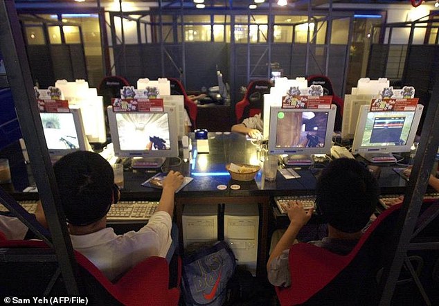 Seorang Pria Tewas Karena Keasyikan Main Game Online