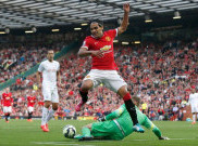 Falcao dikritik, Van Gaal Pasang Badan
