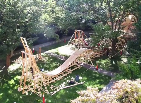 Roller Coaster Kayu Unik Karya Mahasiswa
