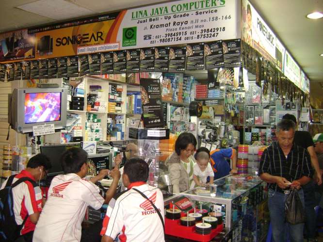 Harga BBM Turun, Harga Elektronik di Kenari Jakarta Tetap