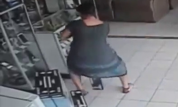 Heboh, Seorang Pengutil Sembunyikan Barang Curian di Dalam Rok