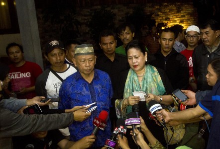 BJ Habibie Melayat ke Rumah Bob Sadino