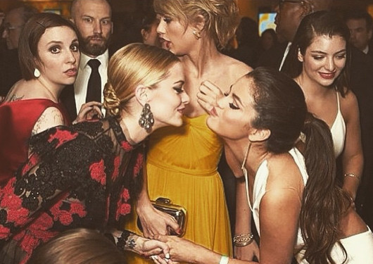 Bantuan Darurat Selena Gomez Untuk Cara Delevingne