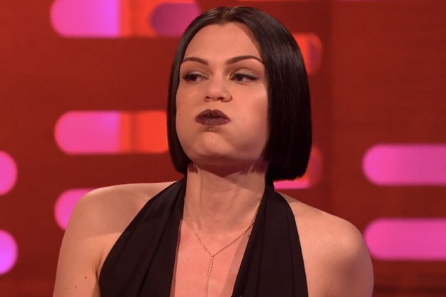 Heboh Video Jessie J Bernyanyi dengan Mulut Tertutup
