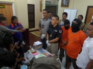 Yoyo Besuk Gitaris Padi Di Polres Jakarta Selatan