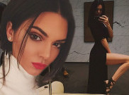 Foto Sensual Kendall Jenner Bersama Scott Disick Menuai Protes