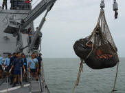 Tim Penyelam TNI AL Kembali Evakuasi 4 Jenazah Korban AirAsia QZ8501