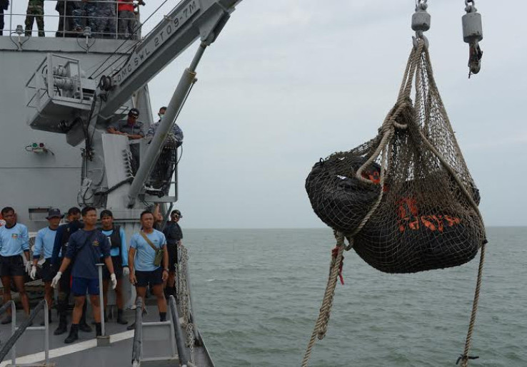 Tim Penyelam TNI AL Kembali Evakuasi 4 Jenazah Korban AirAsia QZ8501