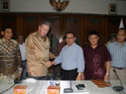 Bos Freeport James R. Moffett Mundur, Saham Anjlok 9 Persen 