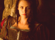 Pakai Sweater Robert Pattinson, Kristen Stewart Belum Move on?