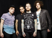 One Direction Pastikan Batal Nyanyikan Lagu Fall Out Boy
