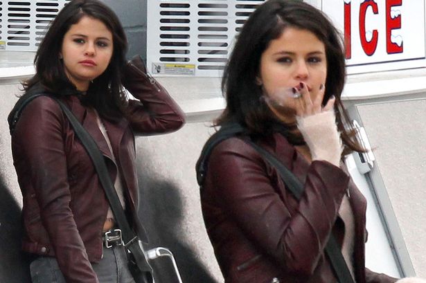 Selena Gomez Ketahuan Merokok