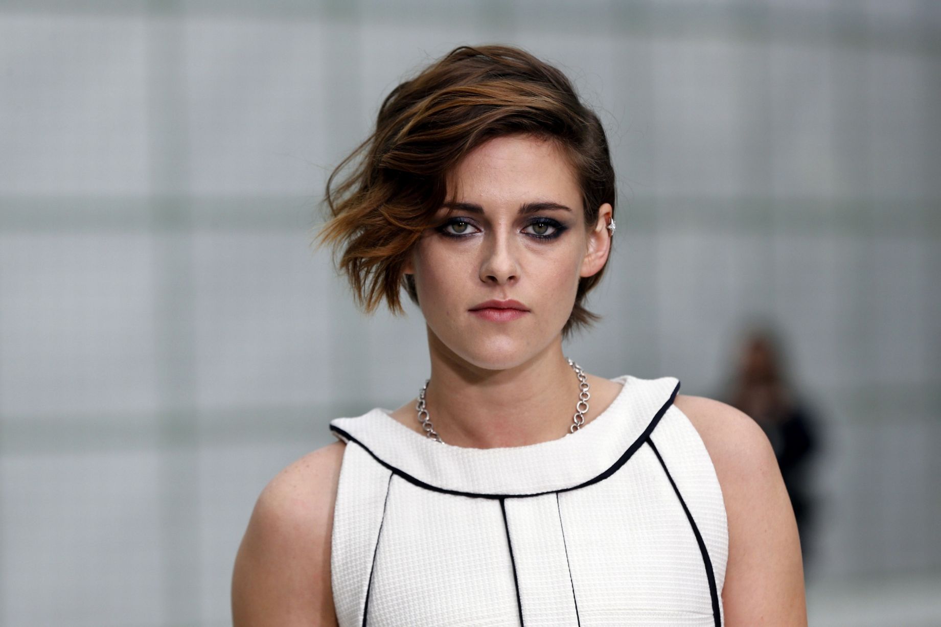 Kristen Stewart Tampil Beda di Paris