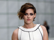 Kristen Stewart Tampil Beda di Paris