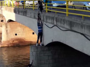 Demi Seekor Anjing Pria ini Melompat ke Bawah Jembatan