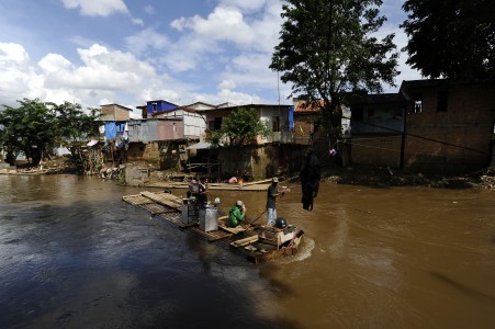 Pintu Sungai BKT Penuh Sampah