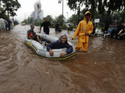 Sambut Musim Penghujan, Sungai BKT Siapkan 5 Perahu Karet