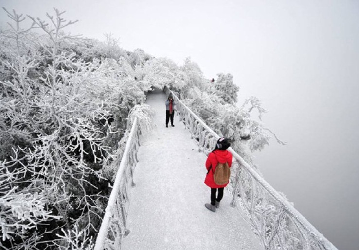 Indahnya Pemandangan Musim Dingin di Gunung Tianmen