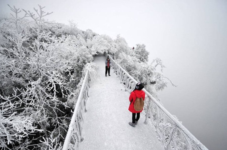 Indahnya Pemandangan Musim Dingin di Gunung Tianmen