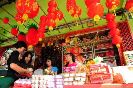 Pasar Tradisional Glodok Mulai Dipenuhi Pernak-Pernik Imlek