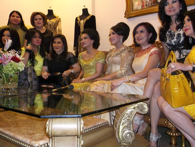 Pembukaan Butik Amy Atmanto Dipenuhi Ibu-Ibu Sosialita