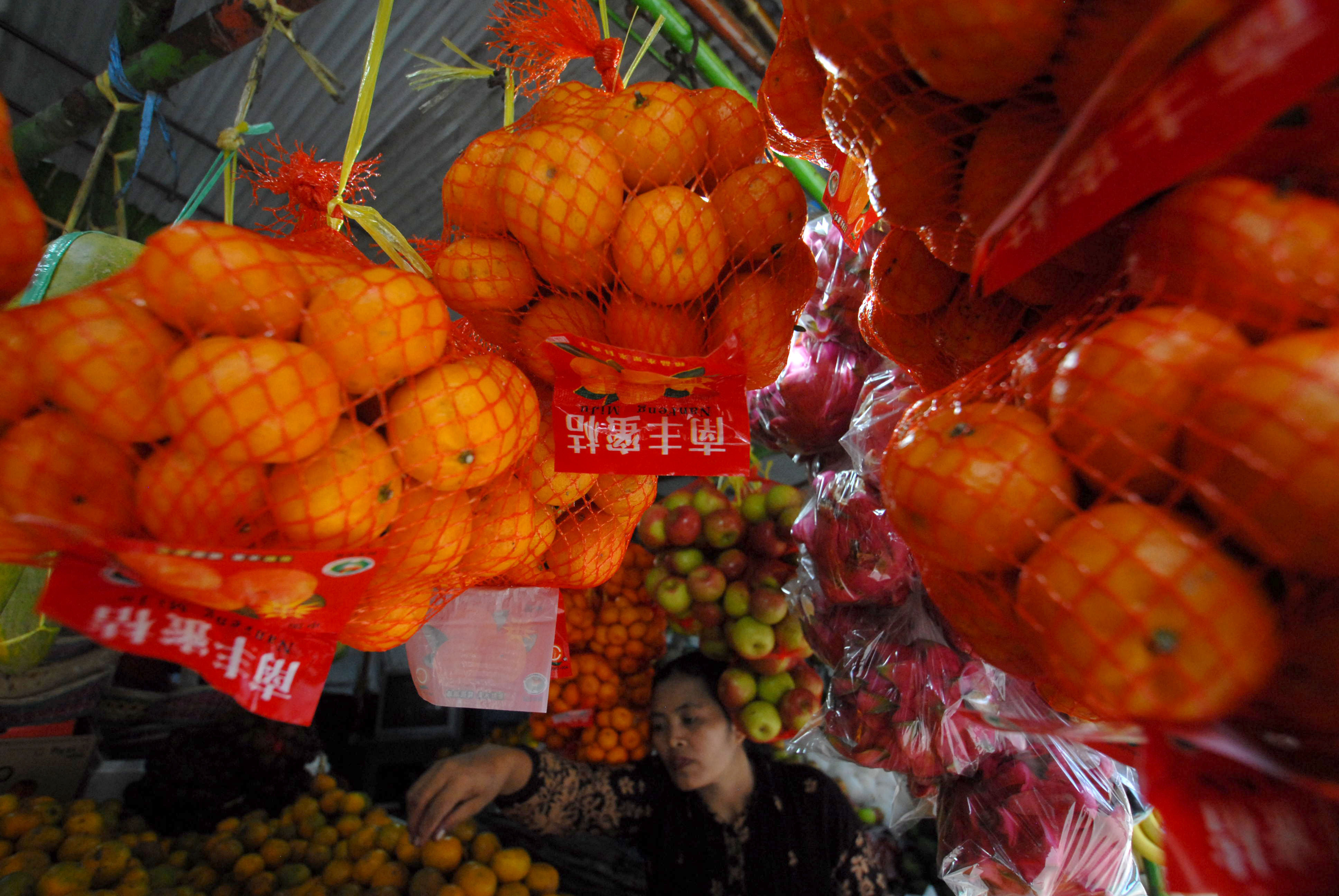 Jelang Imlek Harga Buah Naik