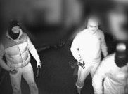 Aksi Sadis Tiga Pencuri Terekam CCTV 