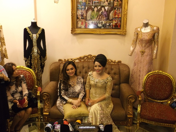 Nia Daniati Selalu Tampil Fashionable