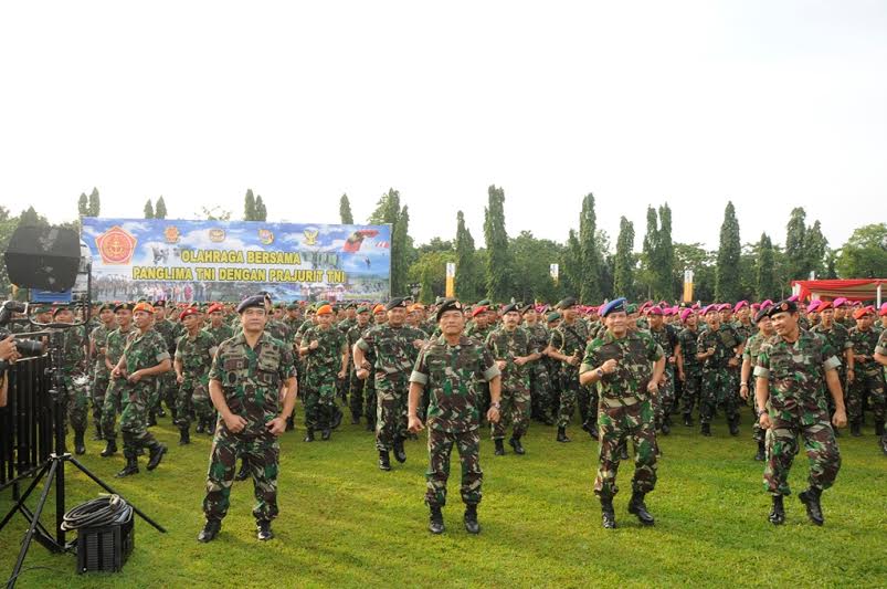 Panglima TNI Joget Bersama 1.500 Prajurit 