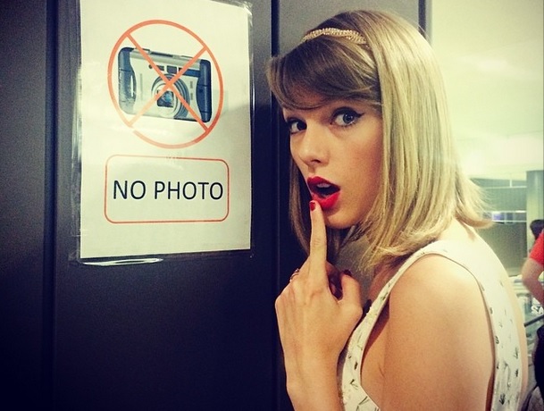 Taylor Swift Hadiri Grammy dengan Pasangan Baru