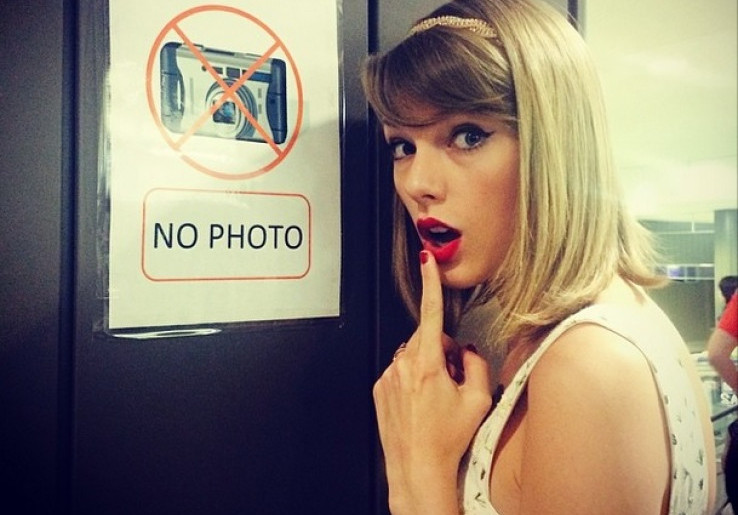 Taylor Swift Hadiri Grammy dengan Pasangan Baru