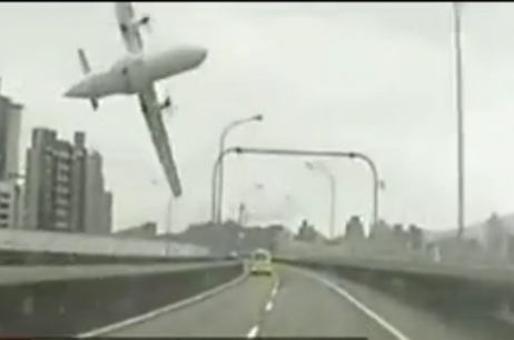 Pesawat TransAsia Jatuh Karena Masalah Mesin
