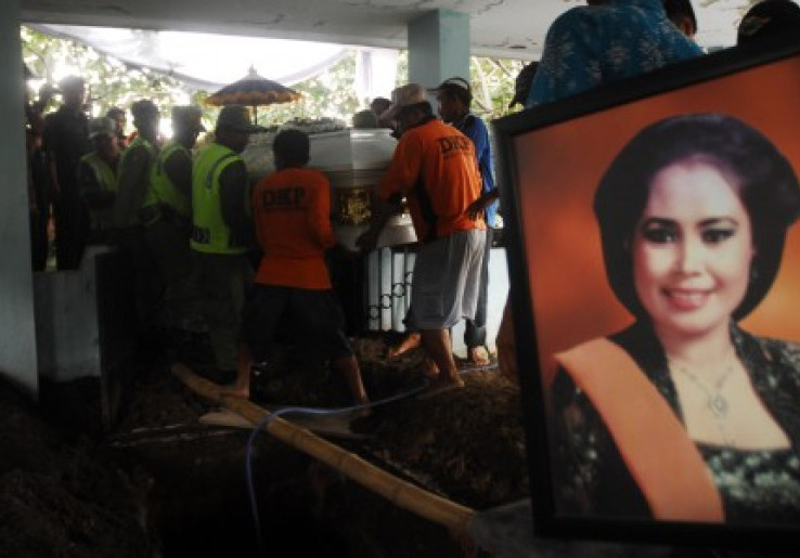 Ratusan Pelayat Hadiri Pemakaman Djudjuk Srimulat