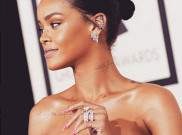 Rihanna Pakai Gaun dari Online Shop di Grammy Awards