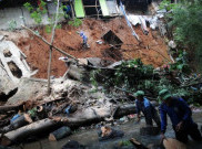 Hujan Deras, 4 Rumah di Kampung Melayu Longsor