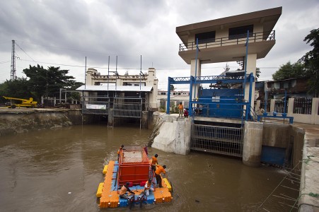 Banjir Jakarta: Pintu Air Karet Siaga I