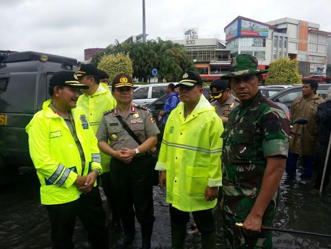Pangdam Jaya Sambangi Korban Banjir Kelapa Gading