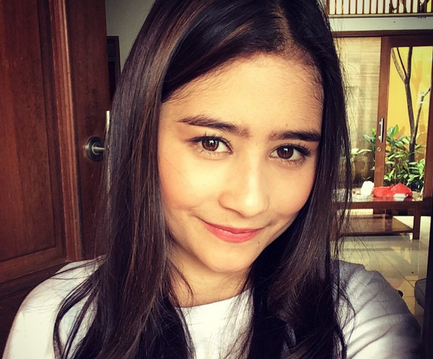 Yuk Intip Aksi Konyol Prilly di Atas Kapal Pesiar