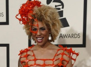 Salah Kostum, Joy Villa Nyaris Bugil
