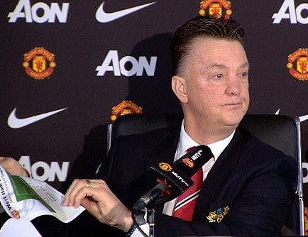 Louis Van Gaal Ngamuk saat Konferensi Pers 