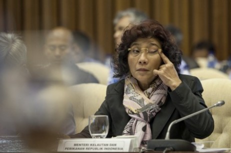Susi, Menteri Nyentrik yang Doyan Merokok