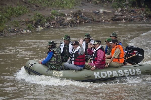 Pemda DKI Gandeng TNI Kodam Jaya untuk Bersihkan Kali Ciliwung