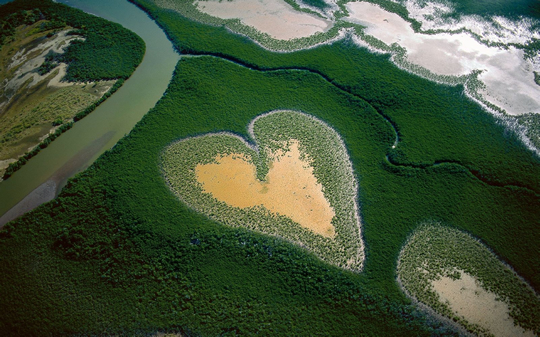 5 Danau Unik Berbentuk Hati untuk Rayakan Valentine