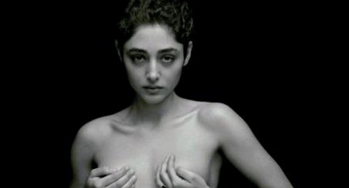 Berpose Topless, Artis Iran Dicekal