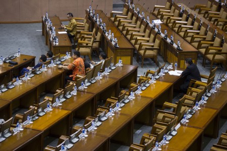 Effendi Simbolon Tuding Pemerintah Tak Transparan Susun APBNP 2015