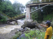 Jembatan Kaligawe Cirebon Runtuh, Ribuan Warga Terisolir