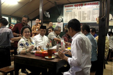 Jokowi dan Lobi Semangkuk Soto