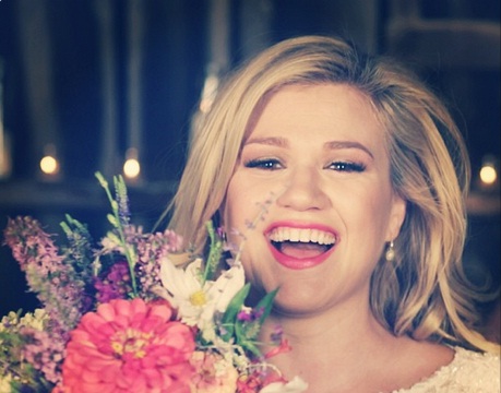 Kelly Clarkson Rayakan Hari Valentine dengan Sempurna.