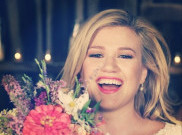 Kelly Clarkson Rayakan Hari Valentine dengan Sempurna.
