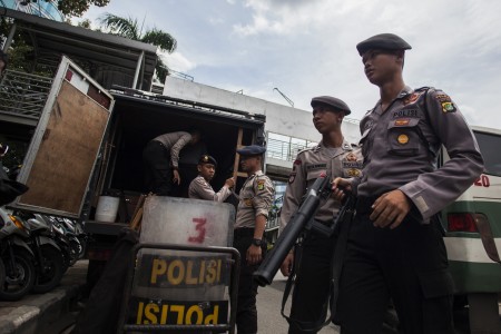 Gugatan Budi Gunawan Diterima, Ratusan Personel Polri Berjoget Ria